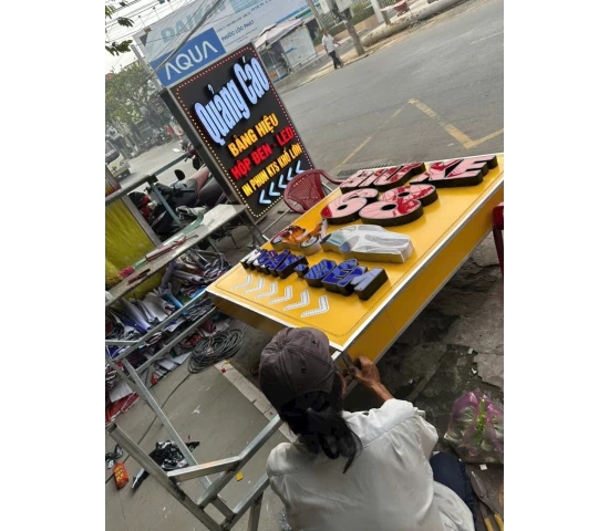 Biển Alu Chữ Nổi