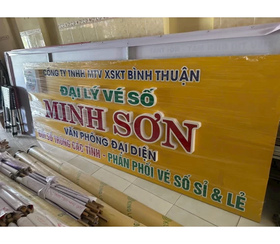 Chữ Mica Hút Nổi Trên Nền Alu