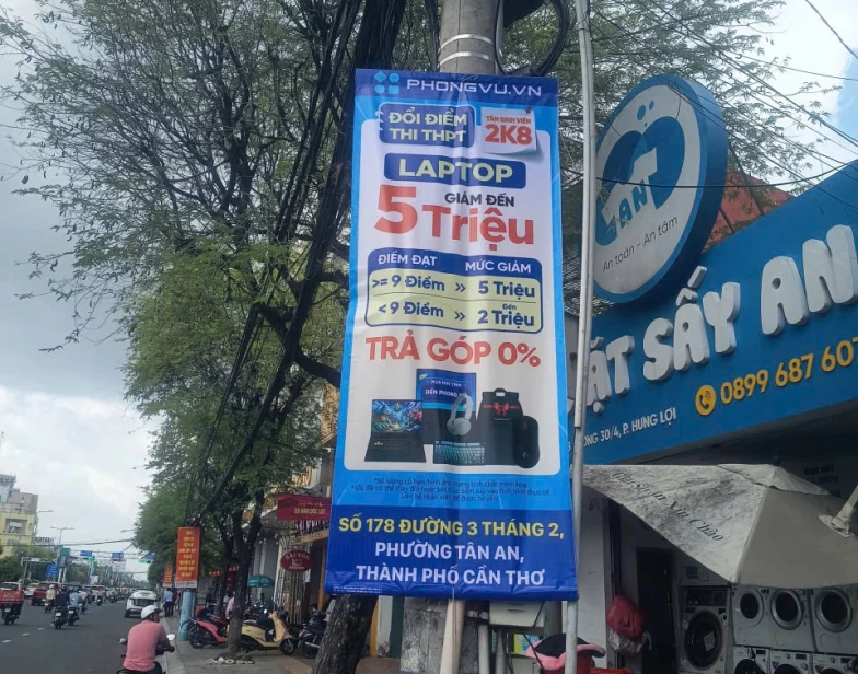 PHONG VŨ TRIỂN KHAI TREO CỜ PHƯỚN CHO CHIẾN DỊCH LAPTOP MÙA TỰU TRƯỜNG