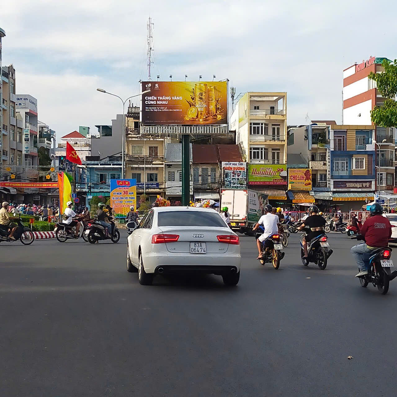 Thi công bảng hiệu chuỗi cửa hàng