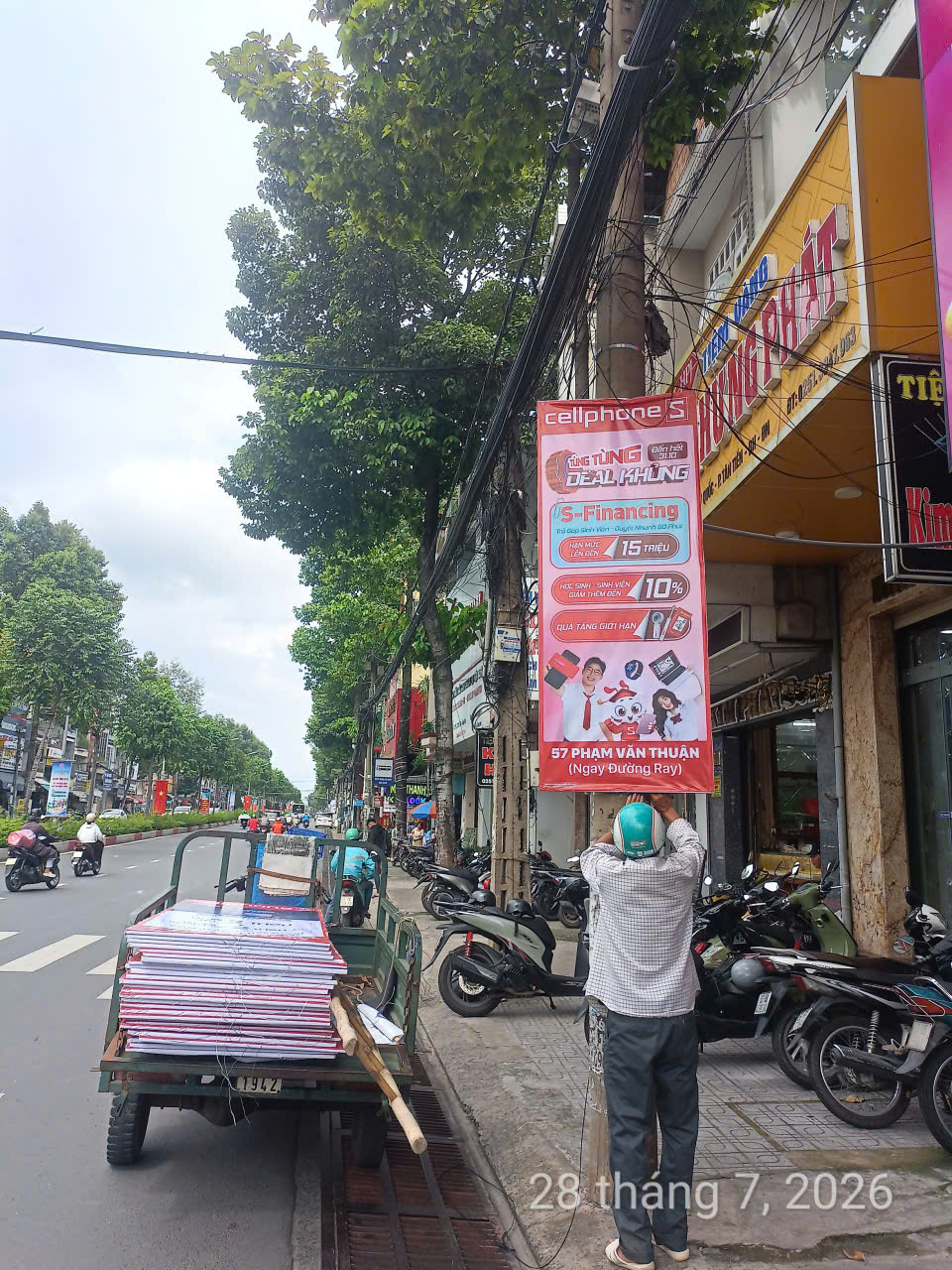 Treo cờ phướn quận 7