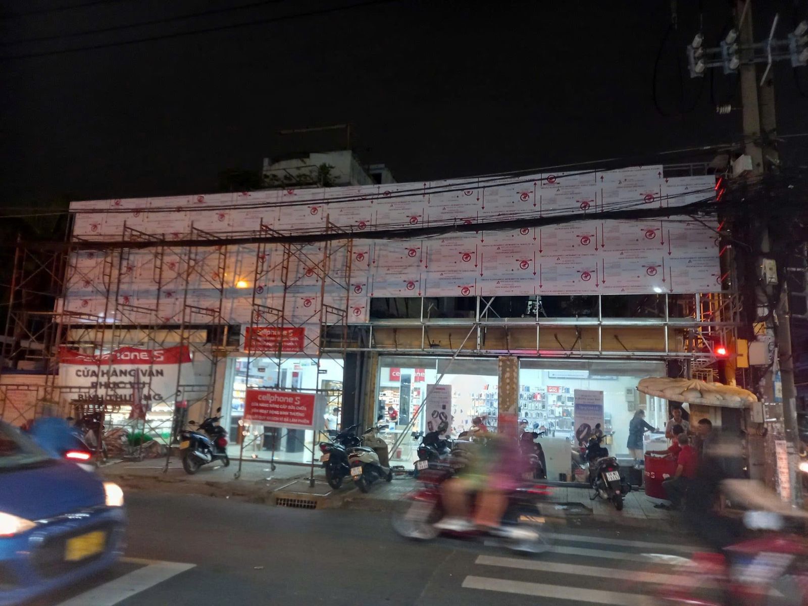 Thi công chuỗi bảng hiệu