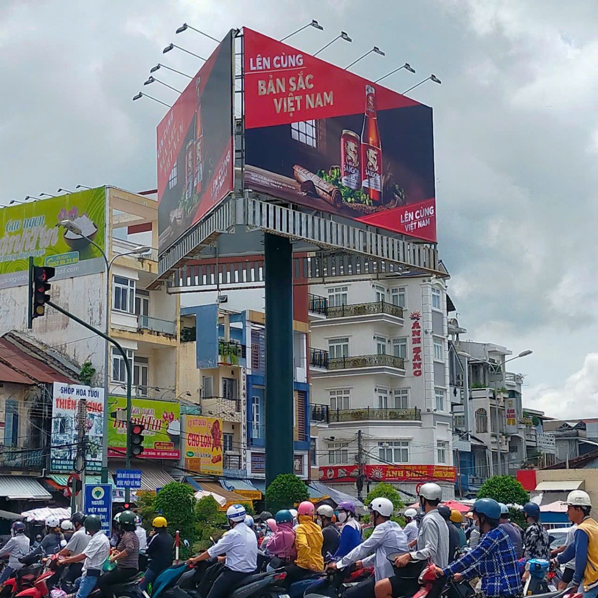 Thi công quảng cáo ngoài trời