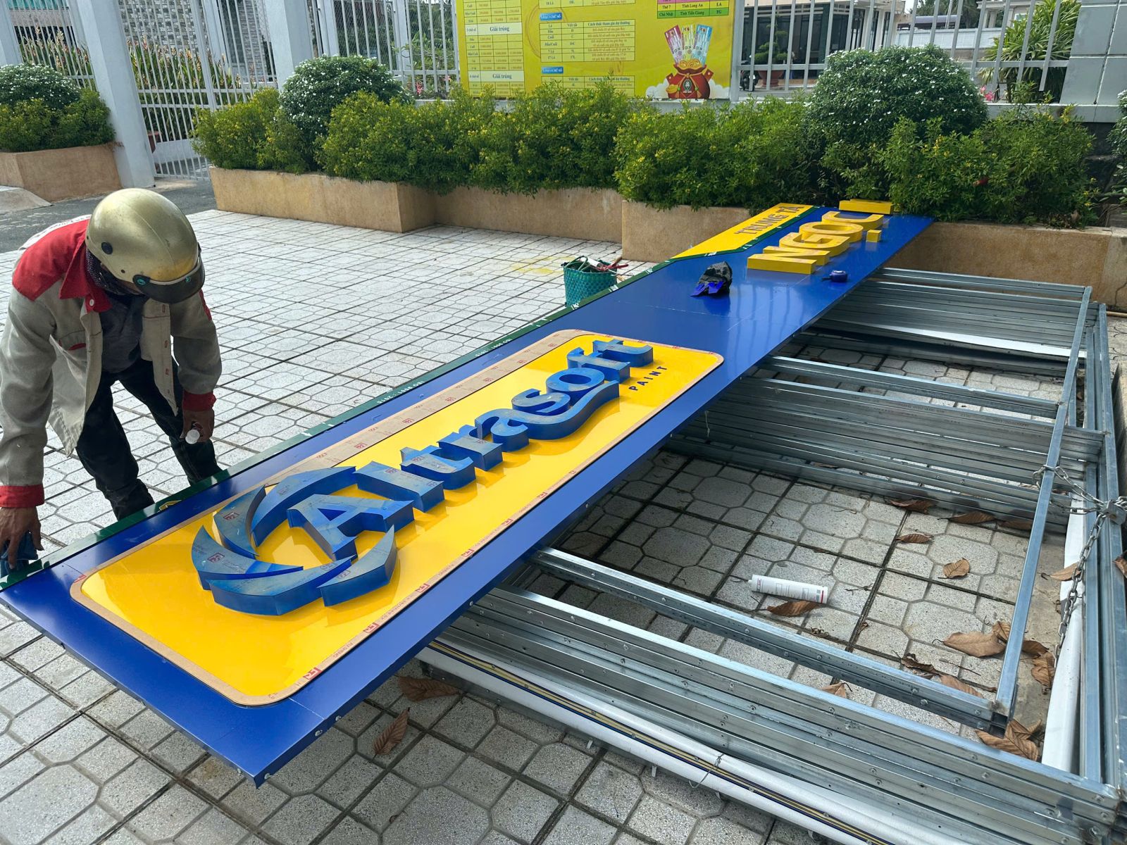 thi công bảng hiệu chuỗi cửa hàng đại lý