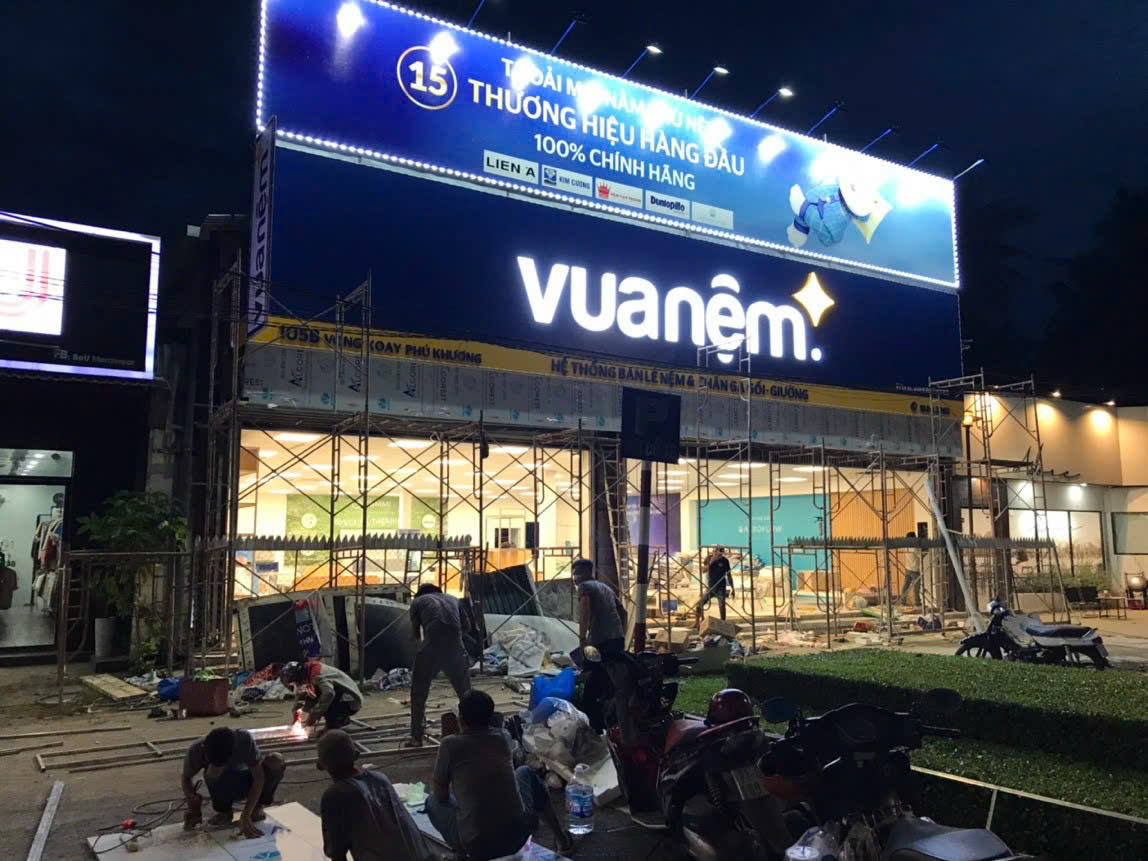 thi công chuỗi biển hiêu cửa hàng tphcm