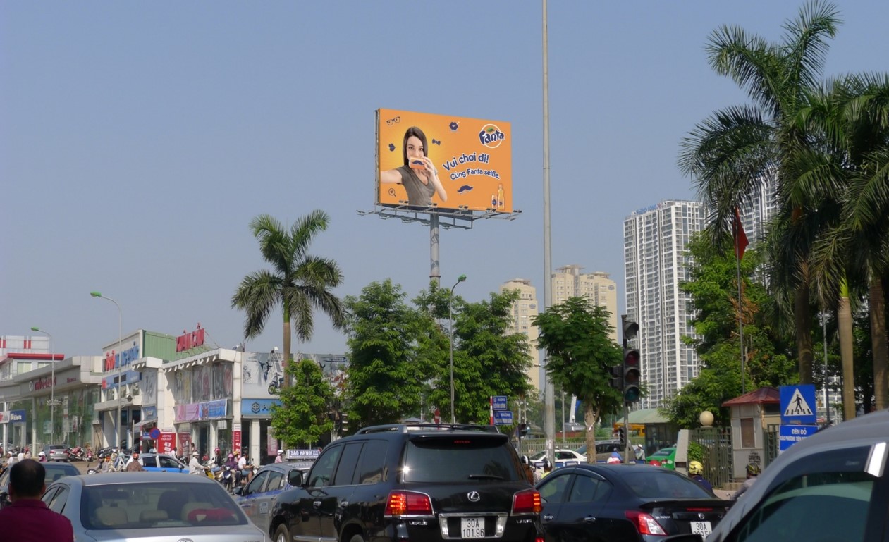 Billboard đường trường chinh