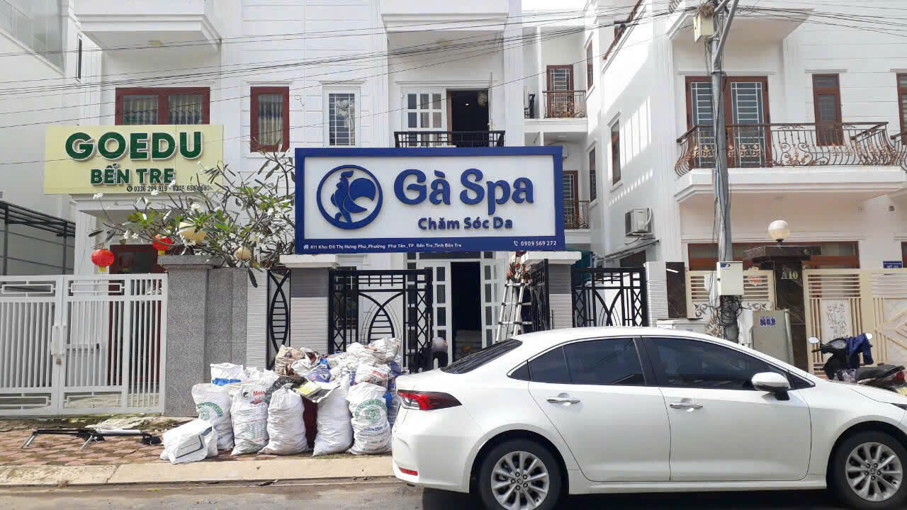 Biển mica chữ nổi