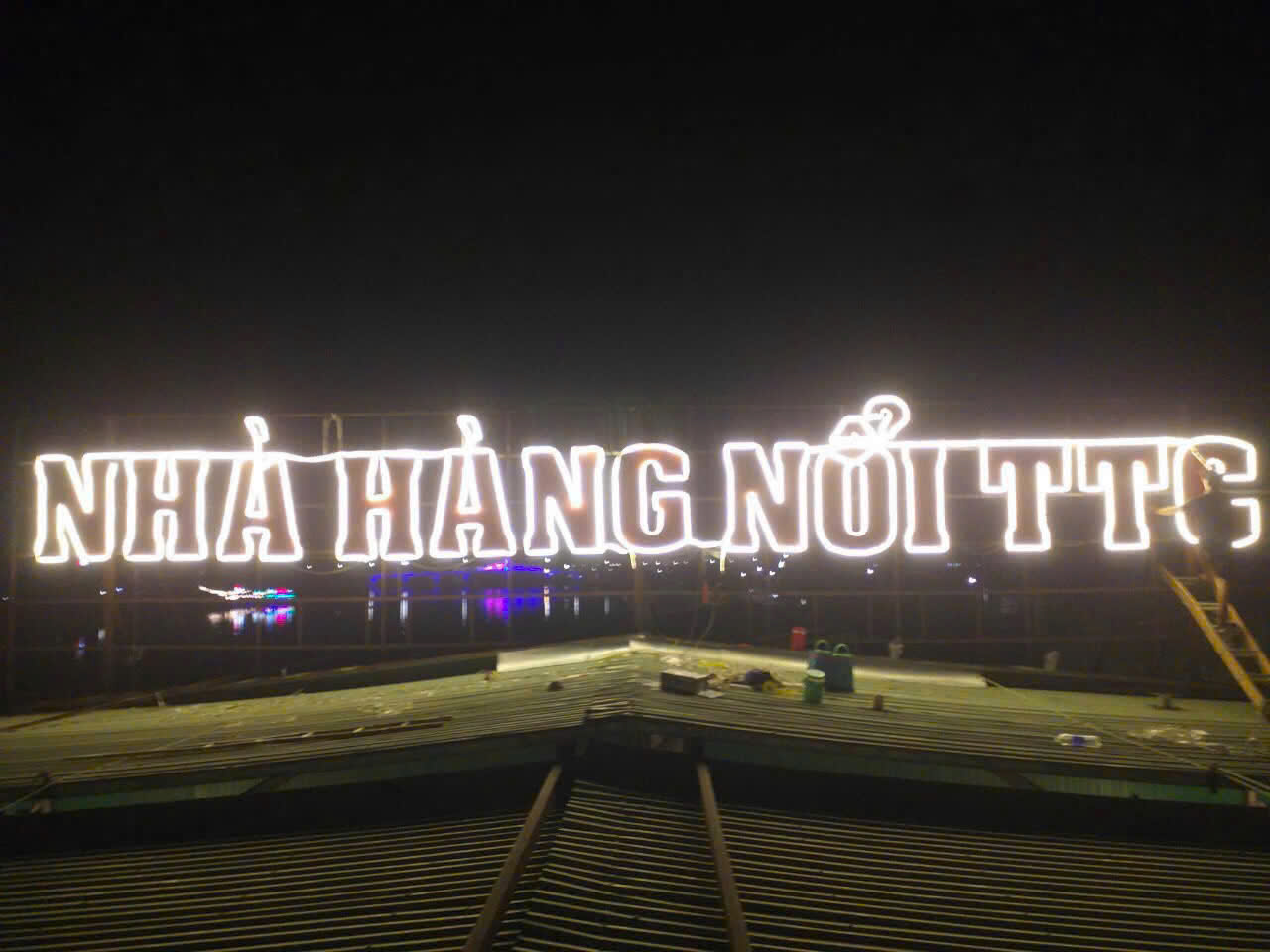 Chữ Mica Hút Nổi